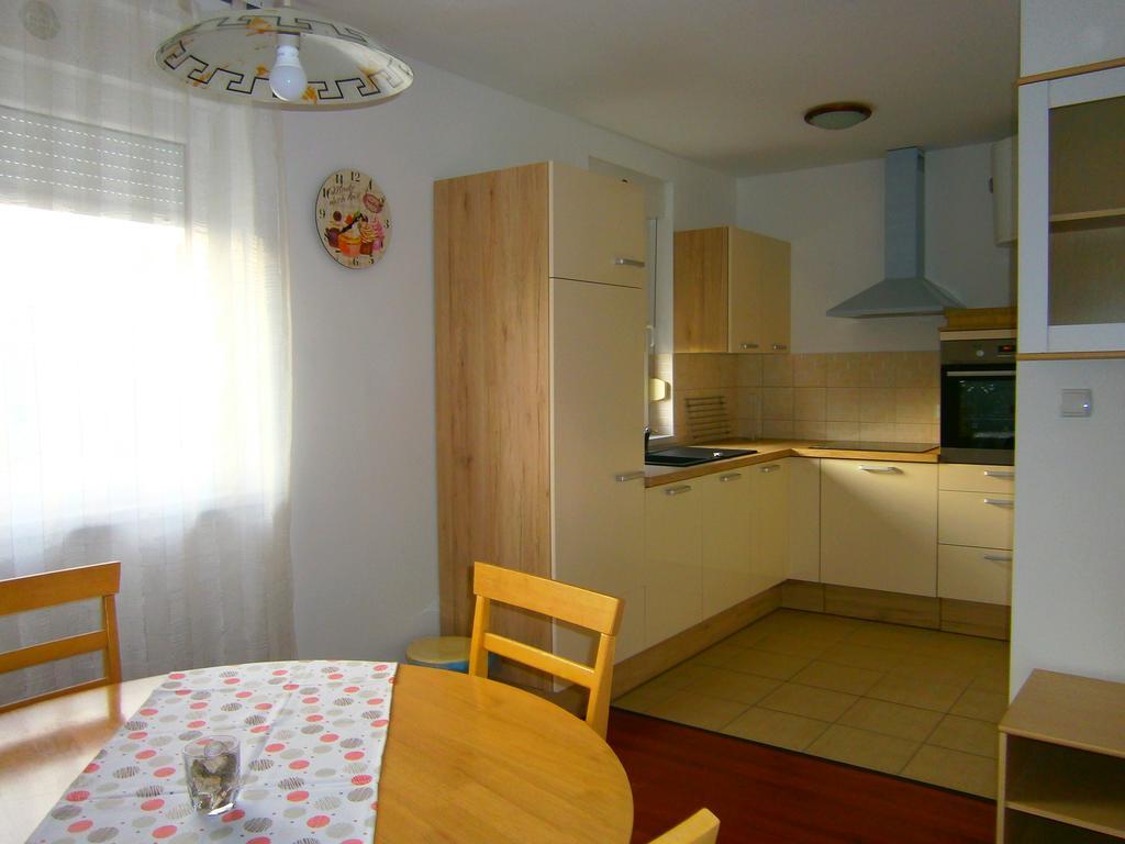 Zobic Family Apartments Rab Town Bagian luar foto