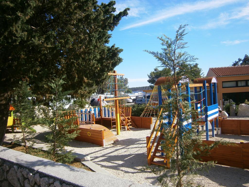 Zobic Family Apartments Rab Town Bagian luar foto